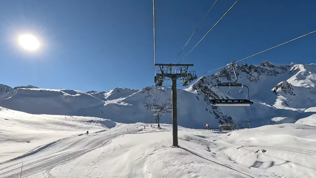 Muere un esquiador español en un alud en los Alpes mientras circulaba fuera de la pista