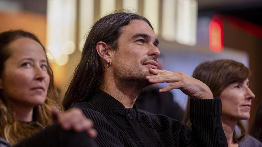 OSCAR 2026 | Oliver Laxe, con sus dos nominaciones en el bolsillo: “‘Sirat’ no hace rehenes. Que una película tan radical y audaz haya llegado hasta aquí tiene muchísimo mérito” OSCAR 2026 | Oliver Laxe, con sus dos nominaciones en el bolsillo: "'Sirat' no hace rehenes. Que una película tan radical y audaz haya llegado hasta aquí tiene muchísimo mérito"