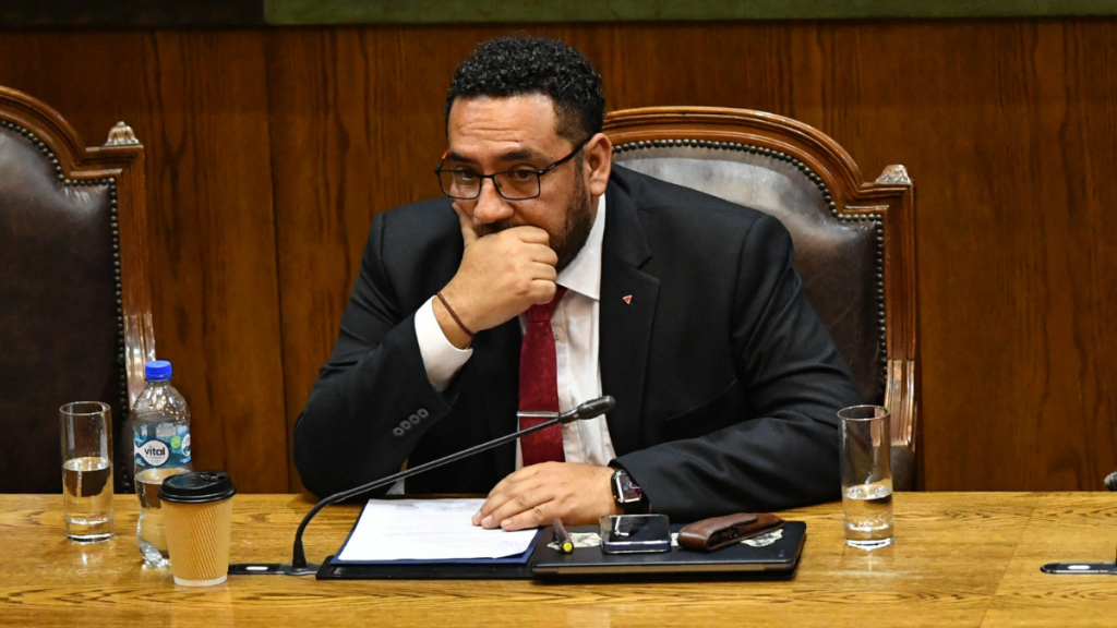 Oposición recurra a Contraloría por directivos de SLEP que siguen cobrando sueldo sin ejercer funciones