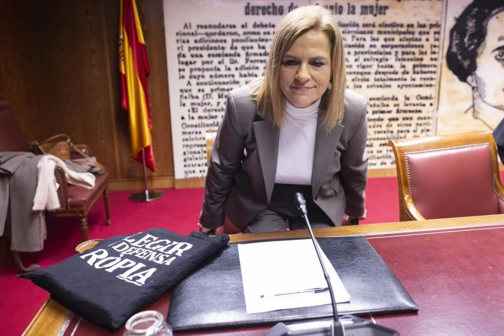 PP y PSOE se echan en cara a las víctimas de la dana en un tenso interrogatorio a la delegada del Gobierno: "No se atreva a decir que en mi caso hay 230 muertos" PP y PSOE se echan en cara a las víctimas de la dana en un tenso interrogatorio a la delegada del Gobierno: "No se atreva a decir que en mi caso hay 230 muertos"