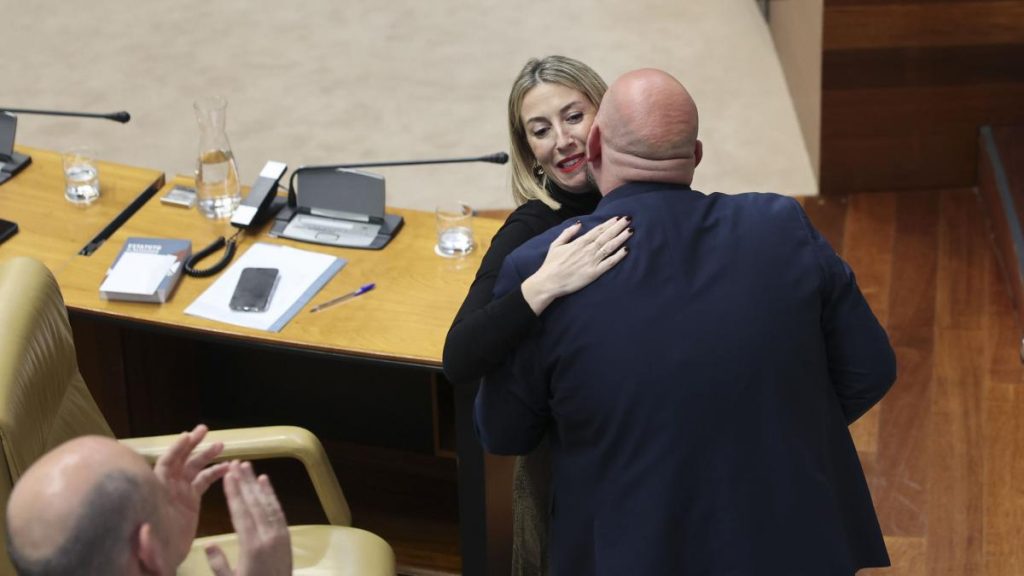 PP y Vox, más lejos del acuerdo tras la constitución de la Asamblea extremeña