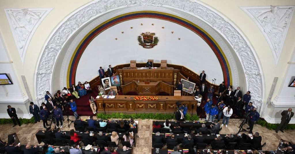 Parlamento venezolano realiza una primera votación favorable a una reforma de ley petrolera - Suramérica
