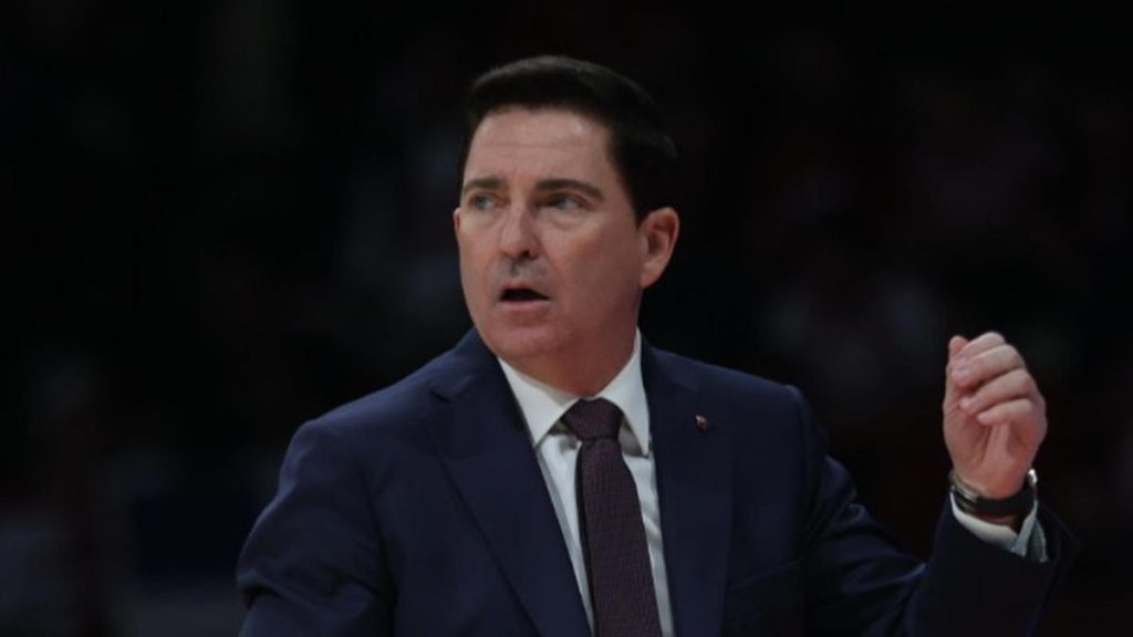 “Perdimos 20 balones y concedimos 15 rebotes ofensivos; así es imposible ganar” "Perdimos 20 balones y concedimos 15 rebotes ofensivos; así es imposible ganar"