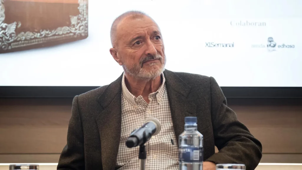 Pérez-Reverte anuncia el aplazamiento de las jornadas sobre la Guerra Civil tras denunciar "una campaña intolerable de presiones"