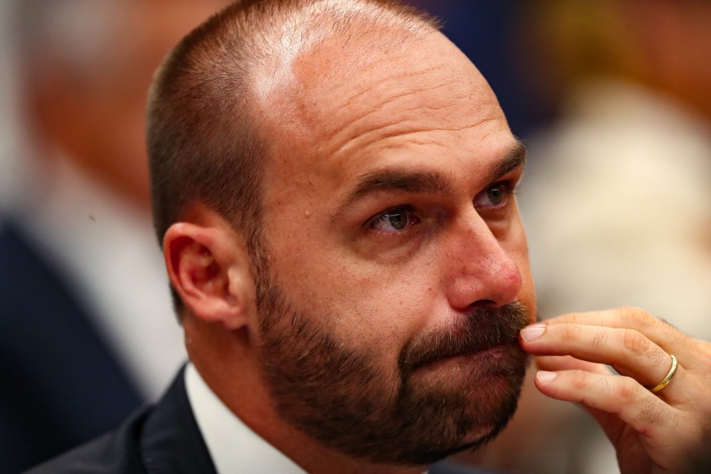 Política Federal determina que Eduardo Bolsonaro volte al cargo de escritura