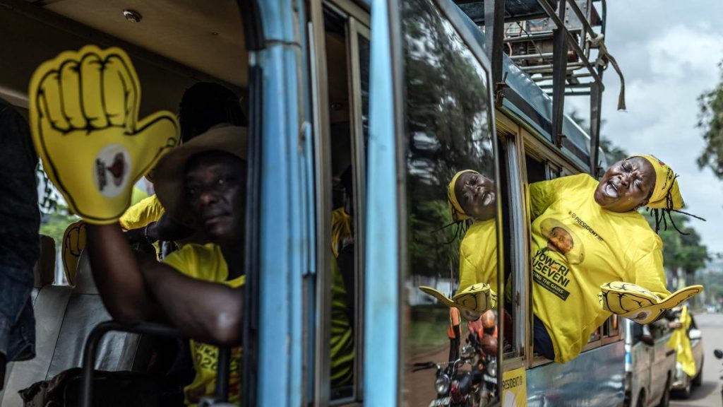 Política en Uganda, vida en Gaza, protestas en Francia y más imágenes del día