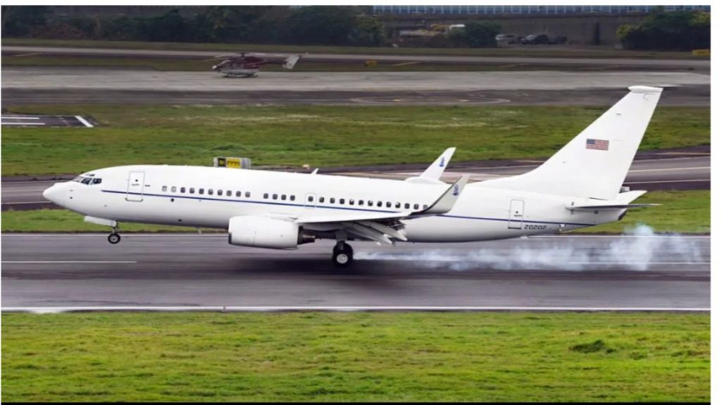 Por qué volvió a llegar un avión de la Fuerza Aérea de EE.UU. a la argentina