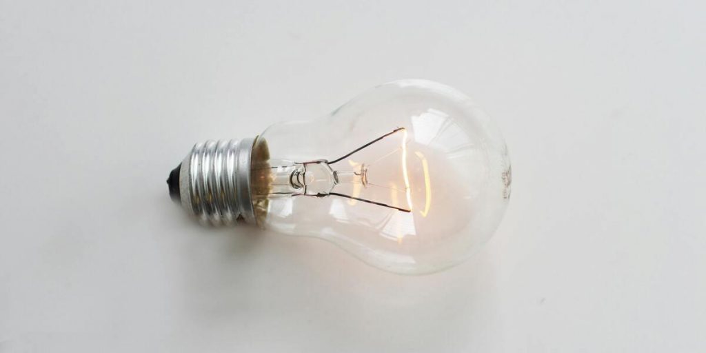 Precio de la luz hoy martes 27 de enero por franjas y tramos: ¿Cuándo es más barata?