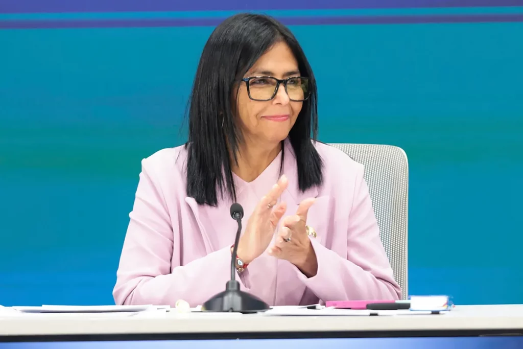 Presidenta interina de Venezuela logra acuerdo petrolero clave con EE.UU. para vender crudo, pero bajo supervisión Presidenta interina de Venezuela logra acuerdo petrolero clave con EE.UU. para vender crudo, pero bajo supervisión