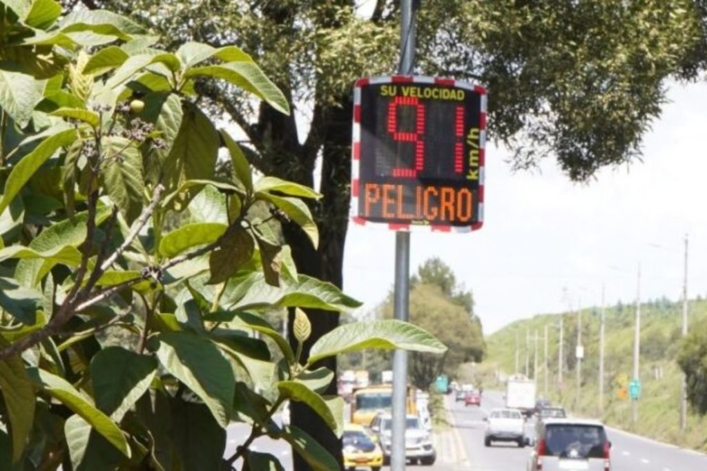 Radares en Quito detectan altos excesos de velocidad en la Ruta Viva y la Simón Bolívar