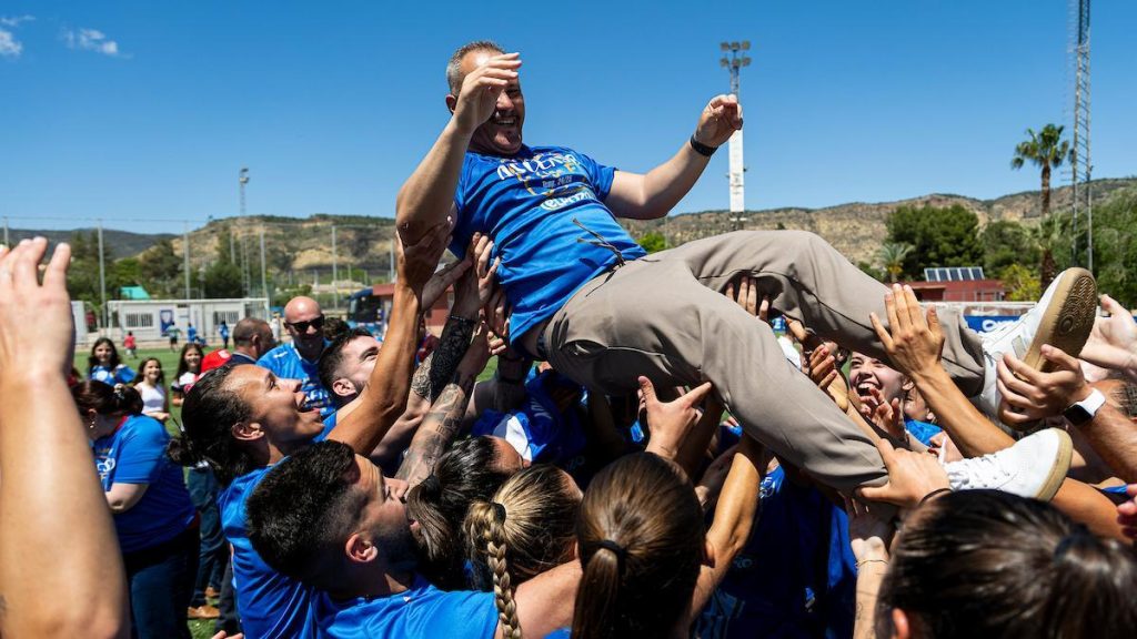 Randri regresa a los banquillos tras dos años inhabilitado por trato vejatorio a sus jugadoras