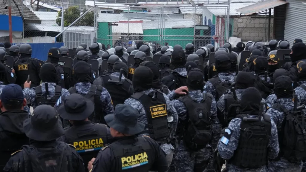 Requisa busca "retomar control" del sector 11 en el preventivo de la zona 18 con conteo de reos