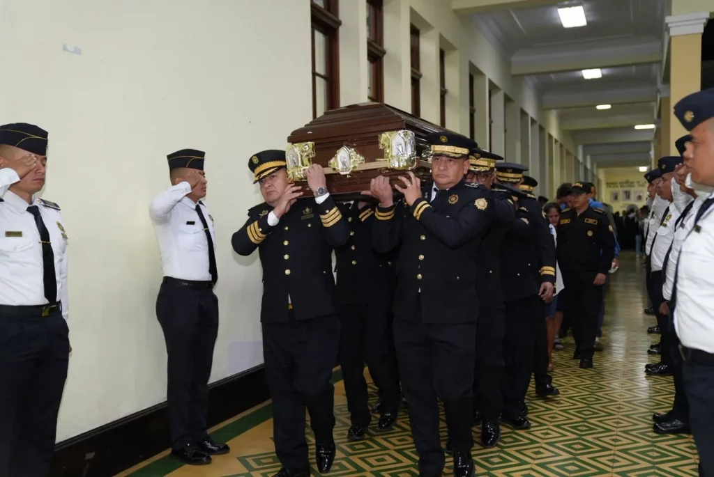 Rinden homenaje póstumo a Frallan Willian Medrano, agente atacado por el Barrio 18