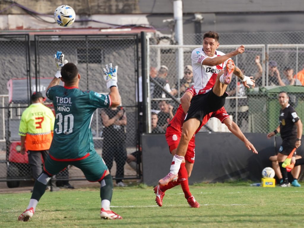 River le ganó bien a Barracas Central gracias a la cabeza de Montiel y un gran debut de Aníbal Moreno para arrancar el torneo con una sonrisa.