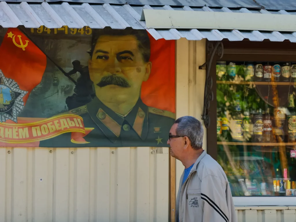 Rusia convierte el Donbás ocupado en una "enorme base militar para asustar a Europa" | Guerra Rusia-Ucrania Noticias