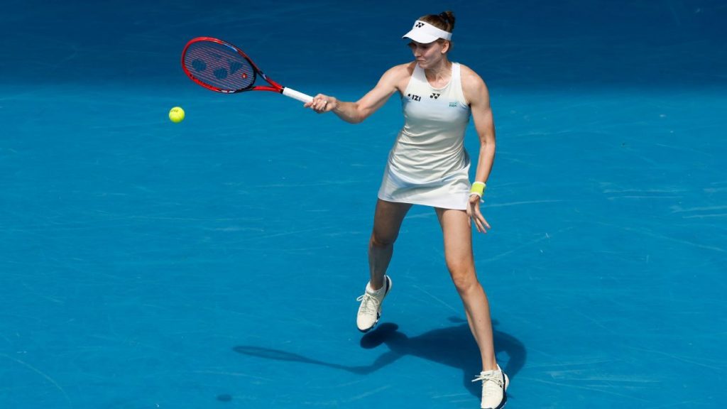 Rybakina domina a Swiatek, elimina a la ex número 1 del mundo y va a semifinales del Abierto de Australia