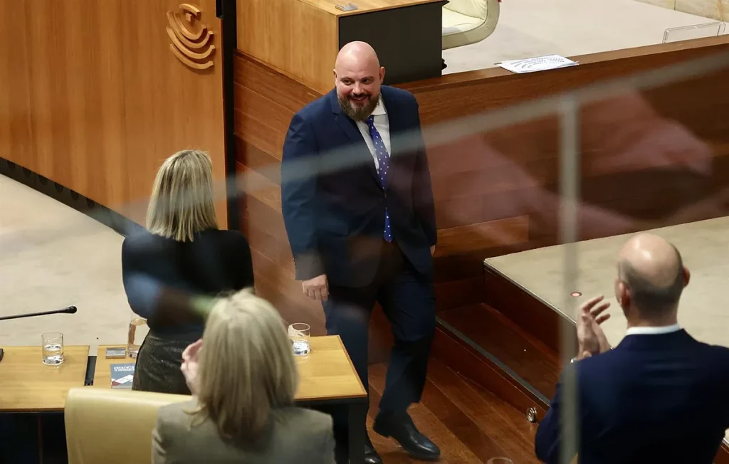 Se confirma la ruptura de Guardiola y Vox en Extremadura: el PP preside la Asamblea por mayoría simple