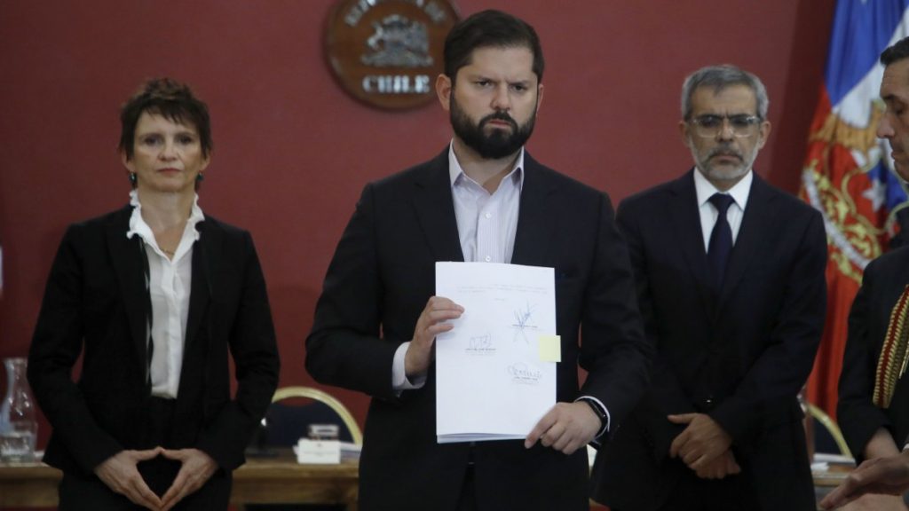 "Se pasó la mano en una legislación advertida": Oficialismo realiza mea culpa por ley Naín-Retamal