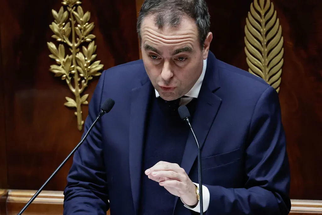 Sébastien Lecornu sobrevive a dos mociones de censura tras aprobar el presupuesto del 2026 por decreto