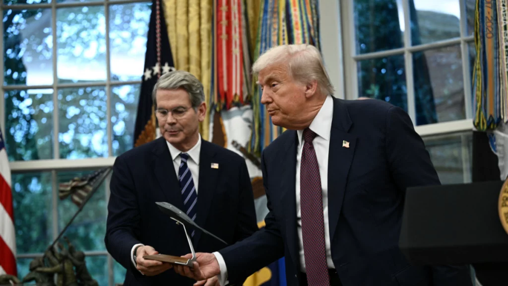 Secretario de Tesoro de Estados Unidos defiende los aranceles de Trump y afirma que Europa terminará cediendo Groenlandia: 'Es lo mejor'