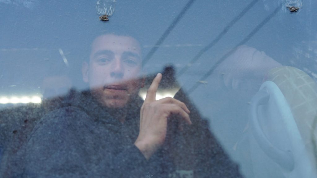 Siria libera a 126 menores de la prisión de Raqqa mientras se extiende el alto el fuego de las SDF