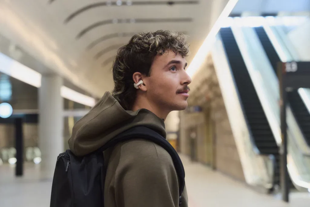 Sony lanza los LinkBuds Clip con tres modos de escucha y control táctil