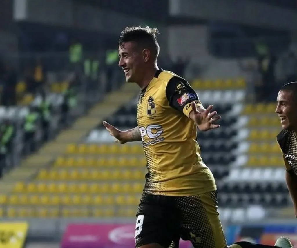 “Su situación no es fácil”: Coquimbo Unido pone paños fríos a posible llegada de Holgado “Su situación no es fácil”: Coquimbo Unido pone paños fríos a posible llegada de Holgado