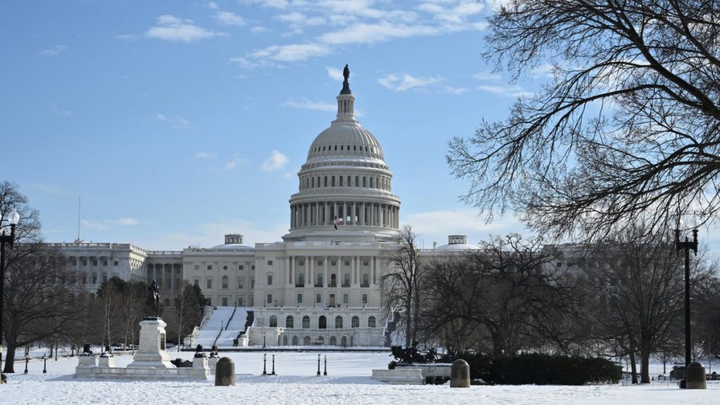 Suman al menos 21 muertos por tormenta invernal en UE