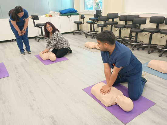 Talleres de primeros auxilios, alimentos y proyectos benefician a dirigentes de ollas comunes de Viña del Mar gracias a alianza entre UDLA y municipio Talleres de primeros auxilios, alimentos y proyectos benefician a dirigentes de ollas comunes de Viña del Mar gracias a alianza entre UDLA y municipio
