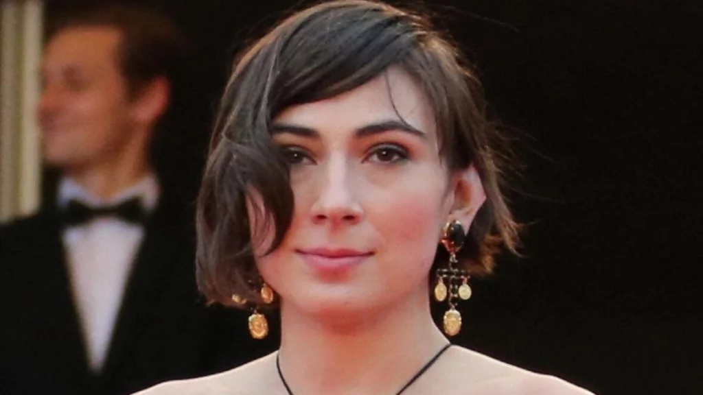 Testigo asegura que la hija de Tommy Lee Jones habría consumido sustancias antes de morir