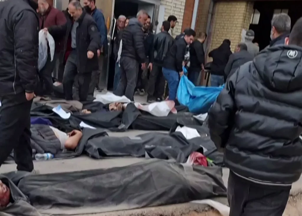 Testimonios de terror de la represión en Irán: "La Guardia Revolucionaria entró en la UCI y mató a manifestantes inyectándoles aire."