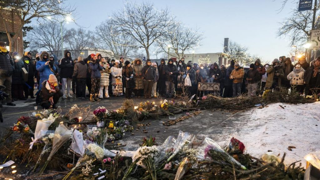 Tiroteo y redadas migrantes ponen al gobierno de la UE al borde del cierre