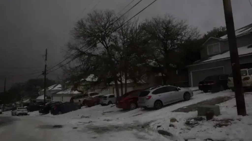 Tormenta en EU deja sin electricidad a 400 mil clientes y cancelación de vuelos