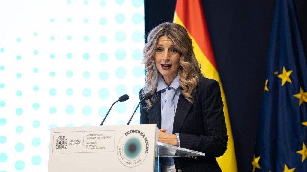 Trabajo espera pactar con los sindicatos la subida del SMI este miércoles Trabajo espera pactar con los sindicatos la subida del SMI este miércoles