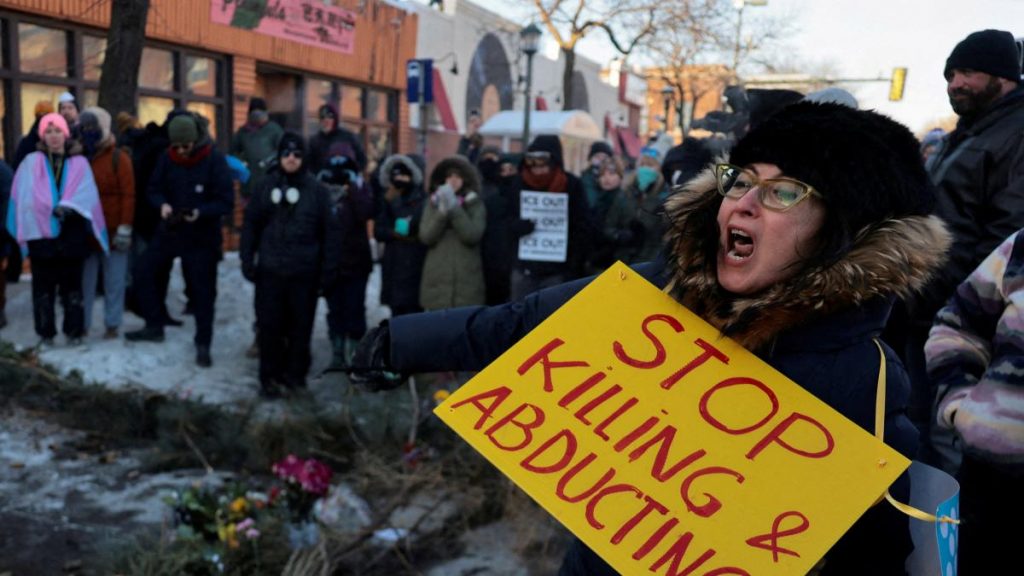 Tribunal federal prohíbe expulsión de niño migrante mientras impugna su detención