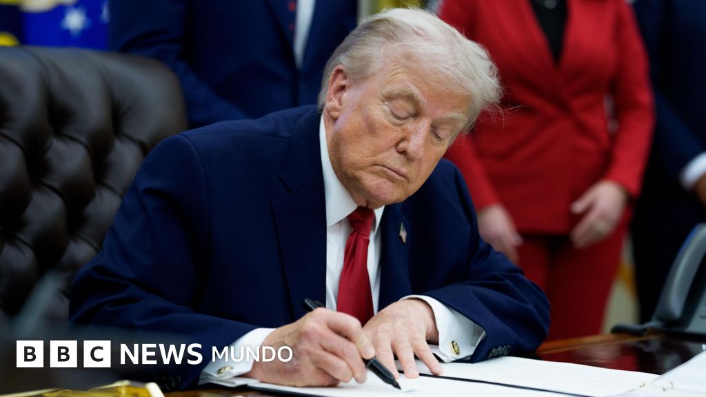 Trump amenaza con imponer aranceles a cualquier país que envíe petróleo a Cuba Trump amenaza con imponer aranceles a cualquier país que envíe petróleo a Cuba