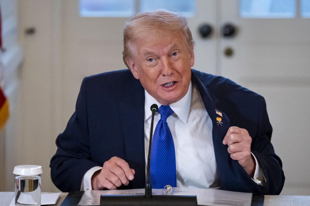 Trump aseguró que exigirá a JPMorgan por eliminarlo de sus servicios tras el asalto al Capitolio