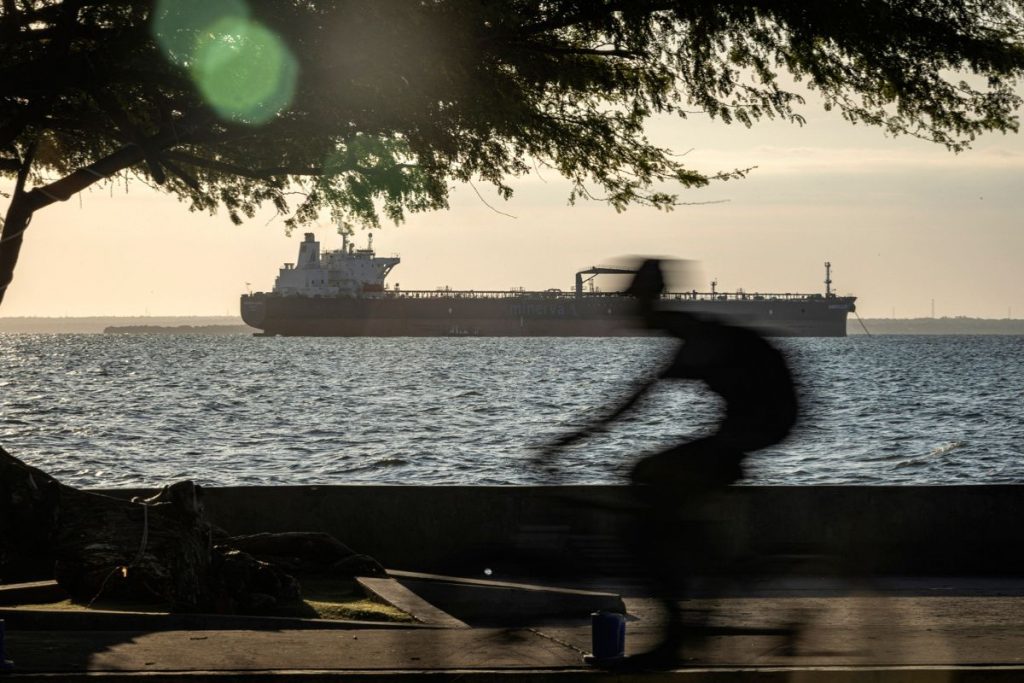 Trump ordena liberación de tripulantes rusos del petrolero Marinera tras captura en el Atlántico