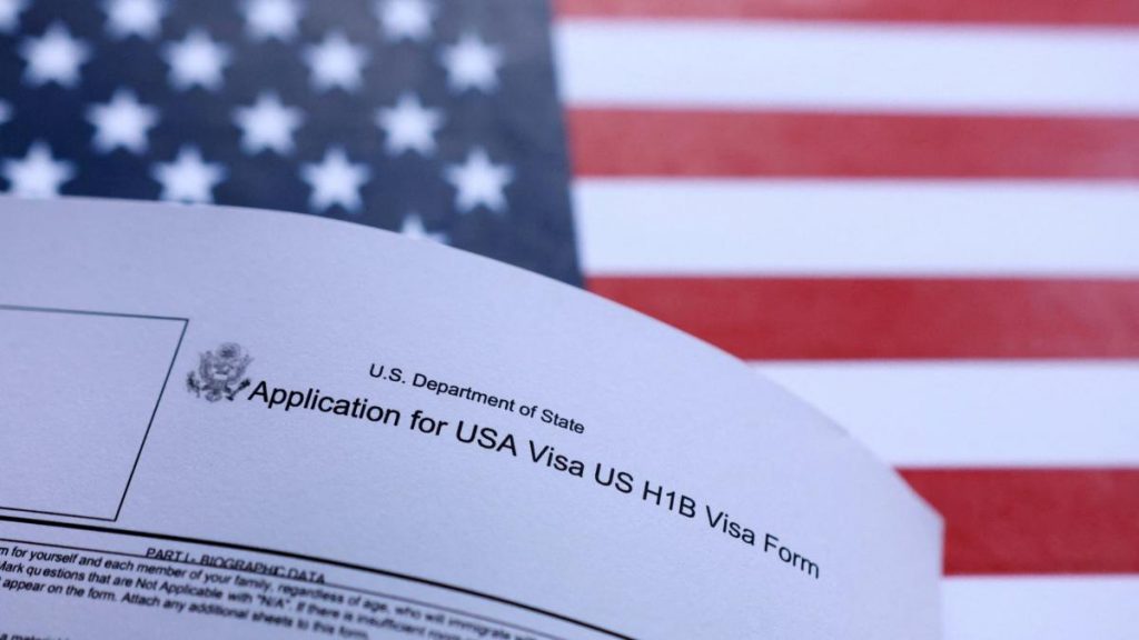 UE suspenderá el proceso de visas para 75 países