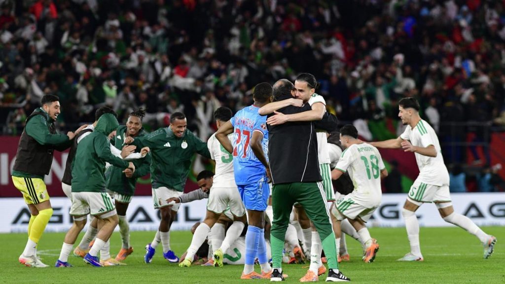 Un golazo de Boulbina en la prórroga impulsa a Argelia en la Copa África