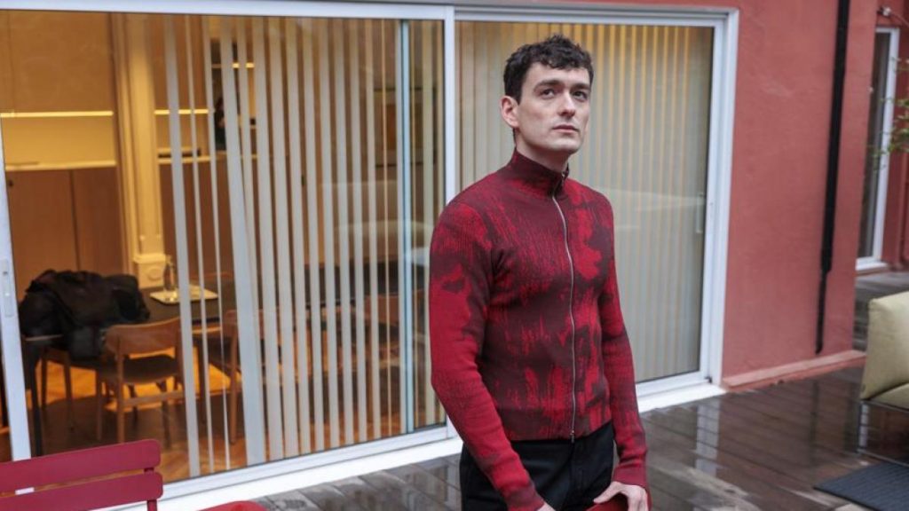 Un pare cansadament mort