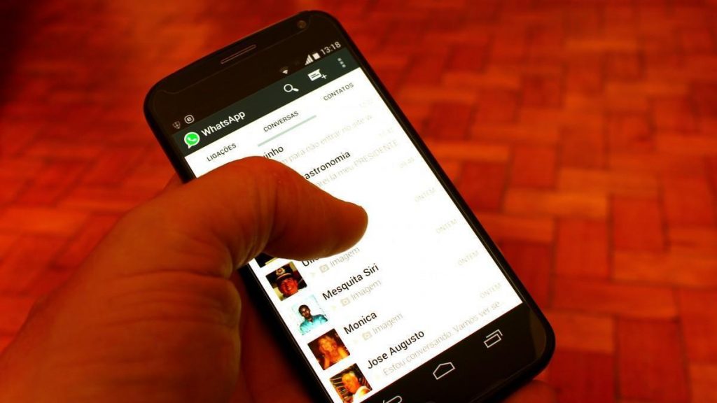 Una filtración apunta a que WhatsApp dejará de ser totalmente gratis: 4 euros al mes y sin anuncios Una filtración apunta a que WhatsApp dejará de ser totalmente gratis: 4 euros al mes y sin anuncios