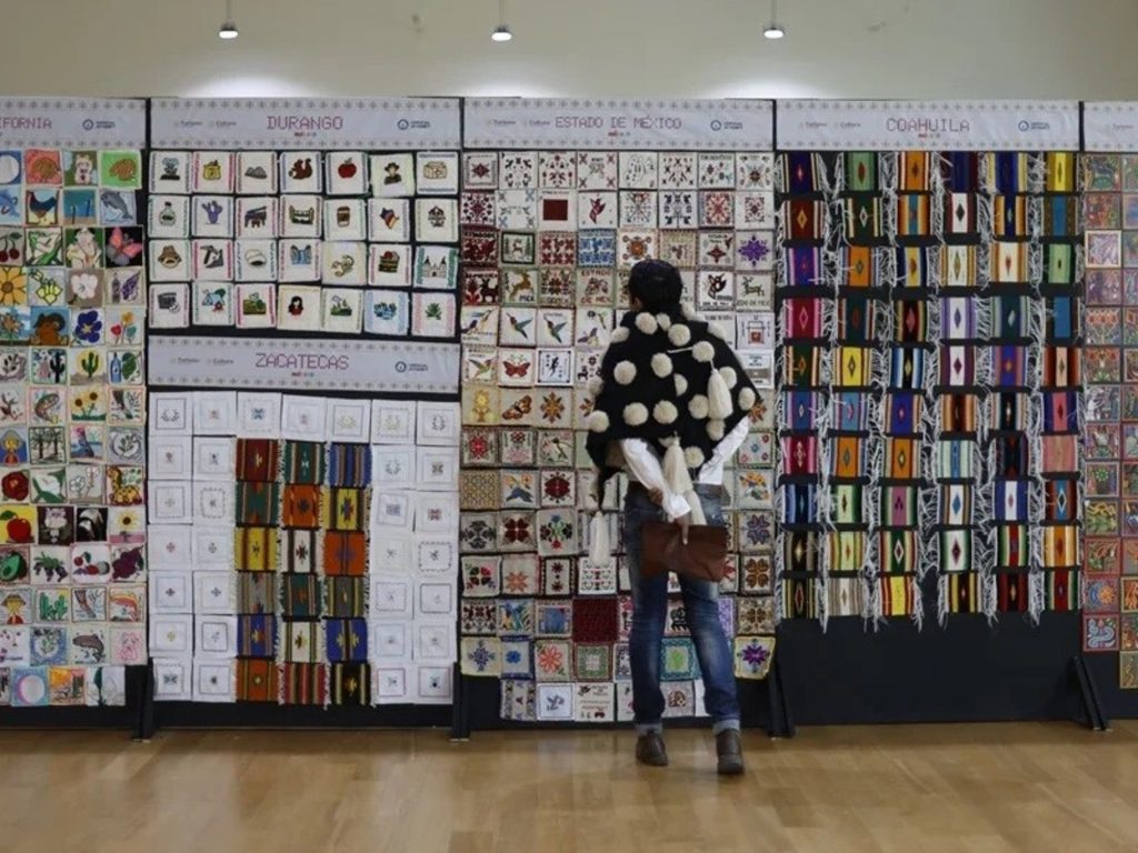 Una muestra de bordado mexicano con más de 3.100 piezas fue reconocida la más grande del mundo.