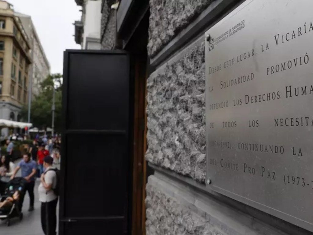Una muestra recuerda los 50 años de la Vicaría de la Solidaridad, entidad clave contra la dictadura de Pinochet. Una muestra recuerda los 50 años de la Vicaría de la Solidaridad, entidad clave contra la dictadura de Pinochet.