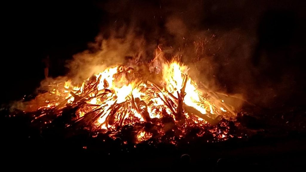 Una pequeña mujer decapitada hace unos 9.500 años en Malawi se convirtió en la persona incinerada más antigua conocida en África Una pequeña mujer decapitada hace unos 9.500 años en Malawi se convirtió en la persona incinerada más antigua conocida en África