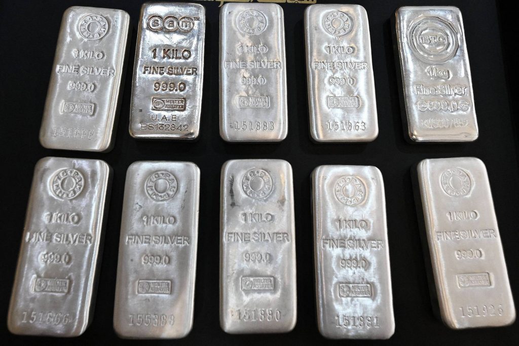 Valorização da prata supera a do ouro desde 2024 - 25/01/2026 - Economía