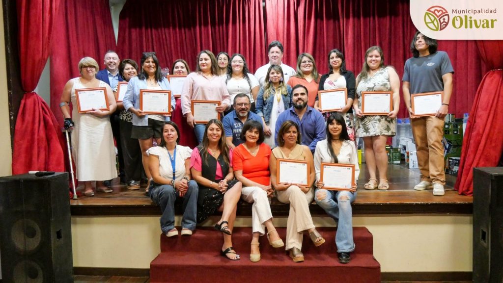 Vecinos de Olivar reciben diplomas tras finalizar curso de eficiencia energética