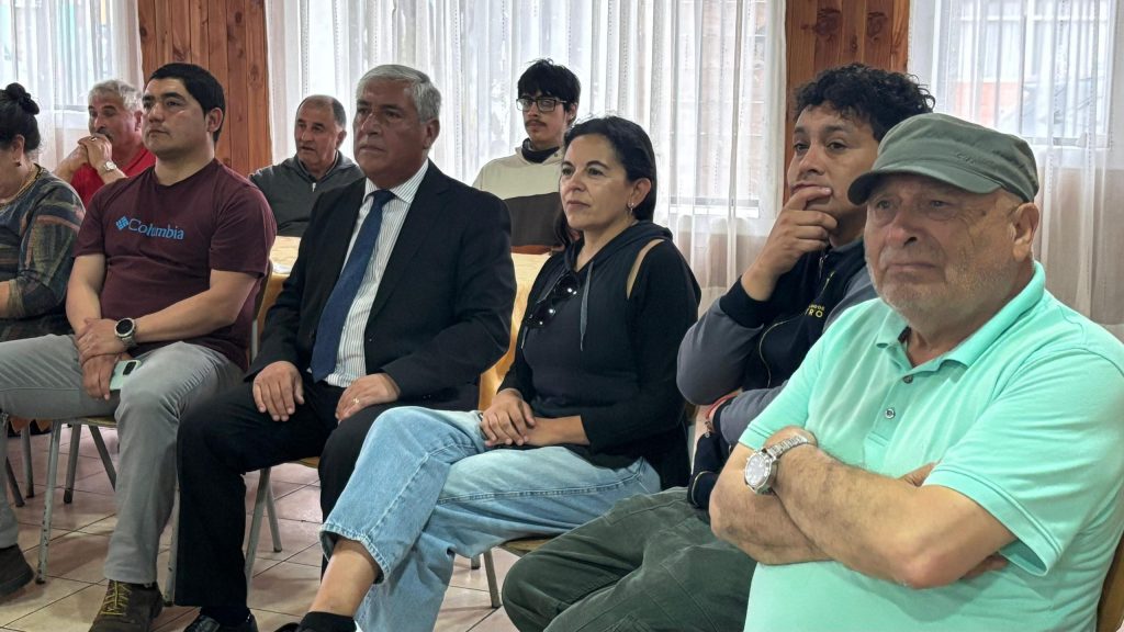 Vecinos opinan sobre proyecto de futura Casa Bote de Castro