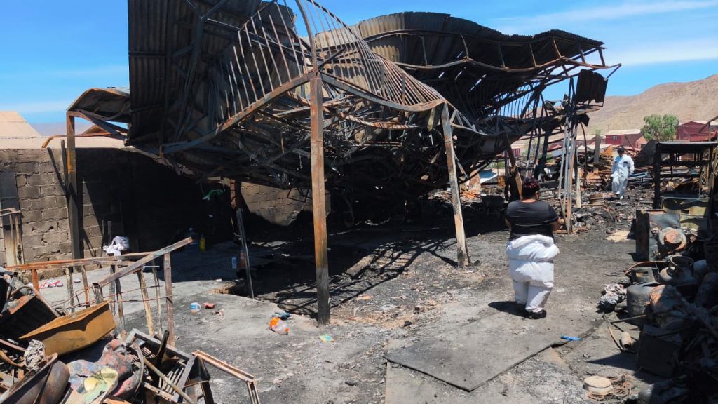 Vecinos solicitan apoyo urgente para retiro de escombros tras incendio que afectó a tres viviendas en Copiapó