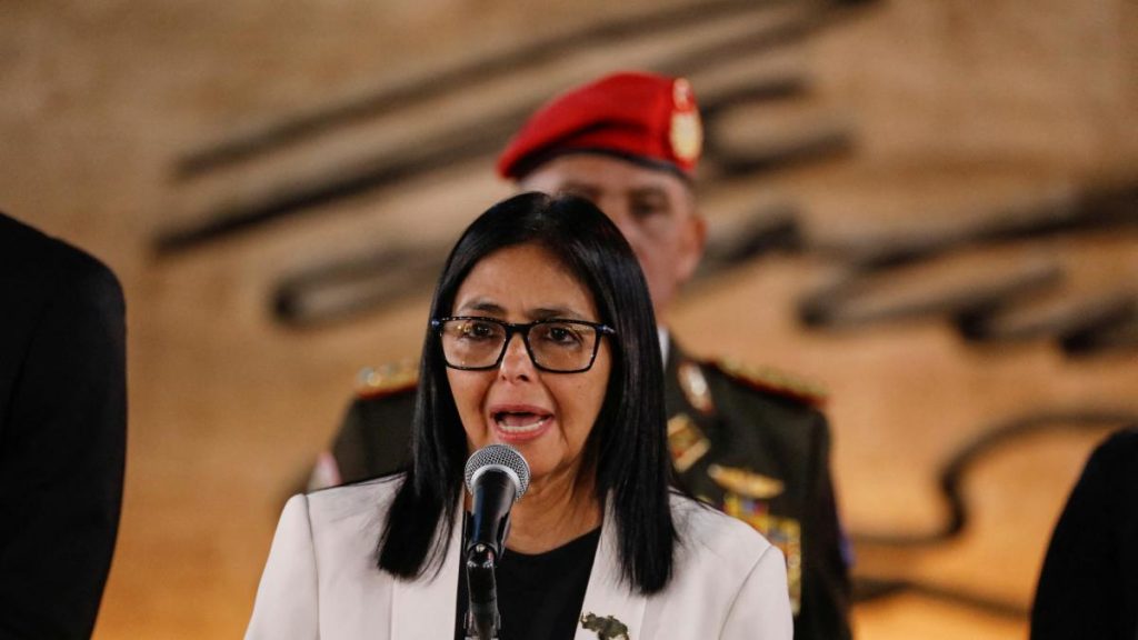 Venezuela descarta por ahora una gira internacional de Delcy Rodríguez